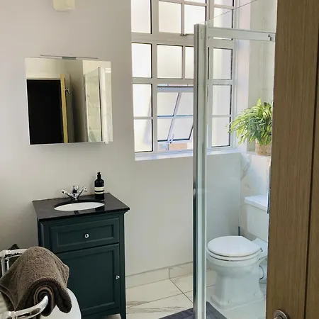 En-suite, Stylish Double Bedroom