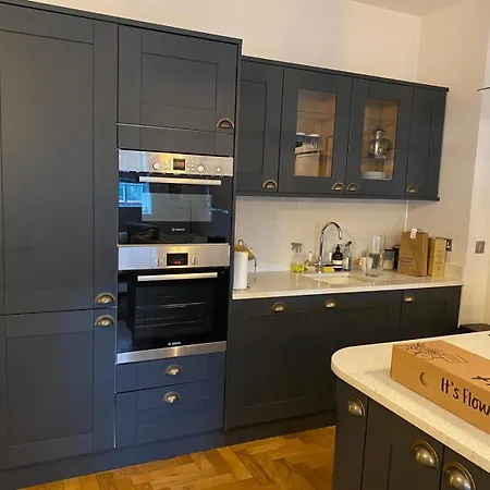 En-suite, Stylish Double Bedroom Homestay *